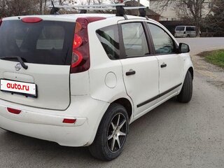 2011 Nissan Note I Рестайлинг, белый, 420000 рублей, вид 4
