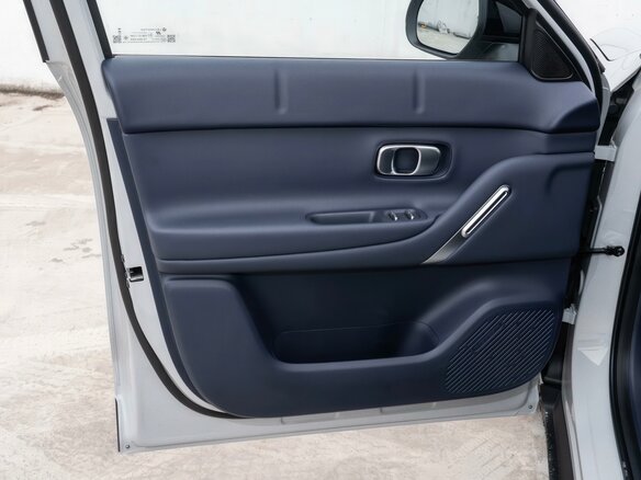 2026 Leapmotor A10 53 kWh, серебристый, 2432000 рублей - вид 15