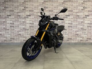 2023 Yamaha MT-09 (FZ-09), чёрный, 1182000 рублей, вид 2