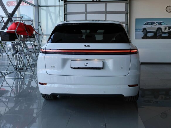 2026 Li Auto (Lixiang) L7 52.3 kWh I Рестайлинг, белый, 10590000 рублей - вид 2