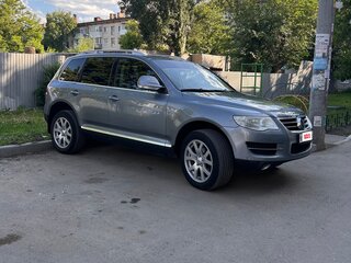 2008 Volkswagen Touareg I Рестайлинг, серый, 800000 рублей, вид 3