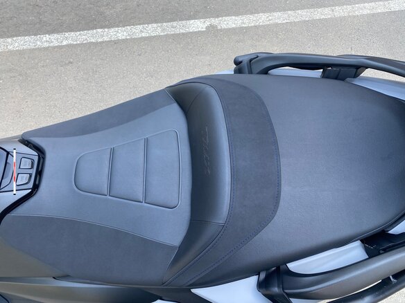 2020 Yamaha TMAX, серый, 999999 рублей - вид 5