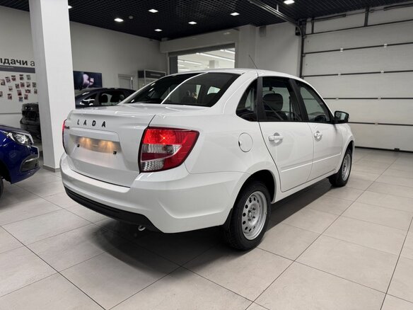 2026 Lada (ВАЗ) Granta I Рестайлинг, белый - вид 4