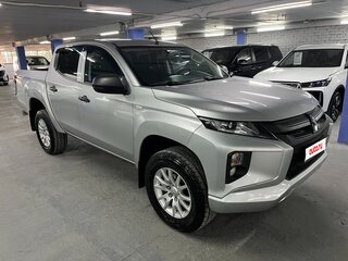 2019 Mitsubishi L200 V Рестайлинг, серебристый, 1965000 рублей, вид 4