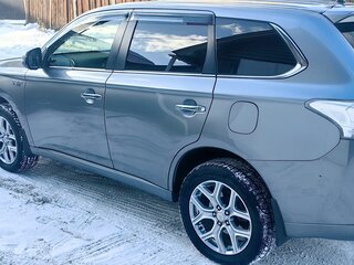 2013 Mitsubishi Outlander PHEV III, серый, 1840000 рублей, вид 2