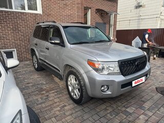 2012 Toyota Land Cruiser 200 Series Рестайлинг 1, серебристый, 3000000 рублей, вид 2