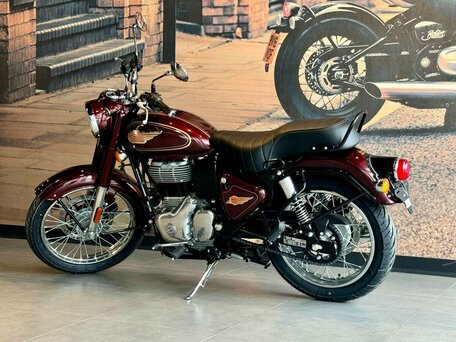 2025 Royal Enfield Bullet 350, красный, 461000 рублей, вид 4