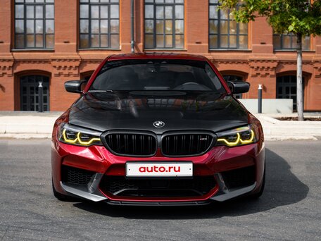 2019 BMW M5 Competition VI (F90), красный, вид 2