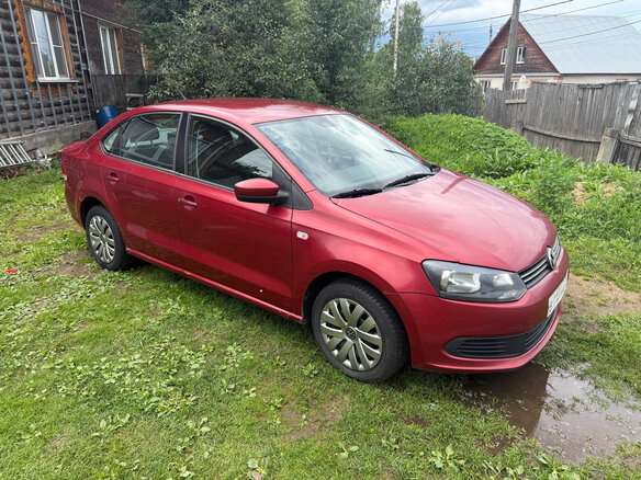 2011 Volkswagen Polo V, красный - вид 3