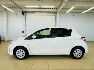2019 Toyota Vitz III (XP130) Рестайлинг 2, белый, 1199000 рублей, вид 3