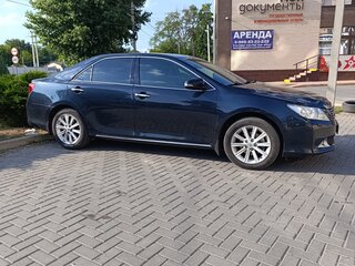 2013 Toyota Camry VII (XV50), серый, 1840000 рублей, вид 4