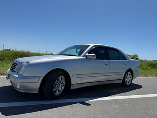 2000 Mercedes-Benz E-Класс 240 II (W210, S210) Рестайлинг, серебристый, 540000 рублей, вид 3