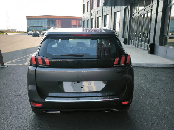2026 Peugeot 5008 II Рестайлинг, серый, 2600000 рублей - вид 5
