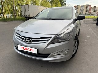 2015 Hyundai Solaris I Рестайлинг, серебристый, 675000 рублей, вид 1