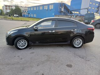 2018 Kia Rio IV, чёрный, 980000 рублей, вид 4