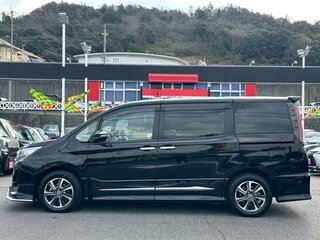 2021 Toyota Noah III (R80) Рестайлинг, чёрный, 2193000 рублей, вид 3