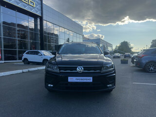 2017 Volkswagen Tiguan II, чёрный, 2017600 рублей, вид 2