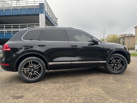 2011 Volkswagen Touareg II, чёрный, 2030000 рублей, вид 3