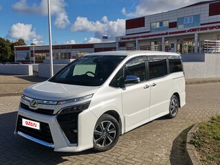 2019 Toyota Voxy III (R80) Рестайлинг, белый, 2700000 рублей, вид 2
