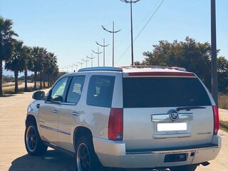 2008 Cadillac Escalade III, белый, 1350000 рублей, вид 4