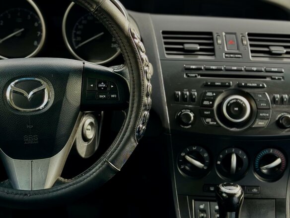 2013 Mazda 3 II (BL) Рестайлинг, белый, 780000 рублей - вид 4