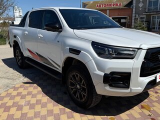 2023 Toyota Hilux VIII Рестайлинг 2, белый, 5800000 рублей, вид 2