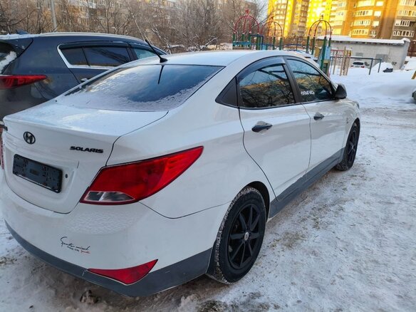 2015 Hyundai Solaris I Рестайлинг, белый, 761000 рублей - вид 5