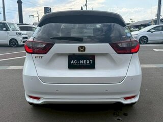 2022 Honda Fit IV, белый, 1090000 рублей, вид 5