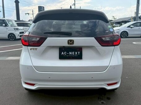 2022 Honda Fit IV, белый, 1090000 рублей, вид 5