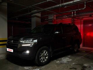2016 Toyota Land Cruiser 200 Series Рестайлинг 2, серый, 6500000 рублей, вид 3