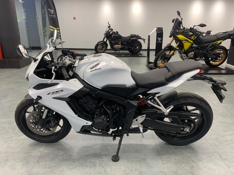 2022 Honda CBR 650R, белый, 1080000 рублей, вид 2