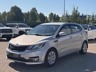 2015 Kia Rio III Рестайлинг, серебристый, 895000 рублей, вид 1