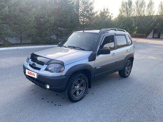 2018 Chevrolet Niva I Рестайлинг, серебристый, 590000 рублей, вид 1