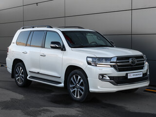 2019 Toyota Land Cruiser 200 Series Рестайлинг 2, белый, 8549000 рублей, вид 3