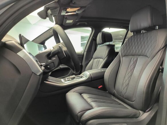 2025 BMW X5 M60i IV (G05/G18) Рестайлинг, серый - вид 16