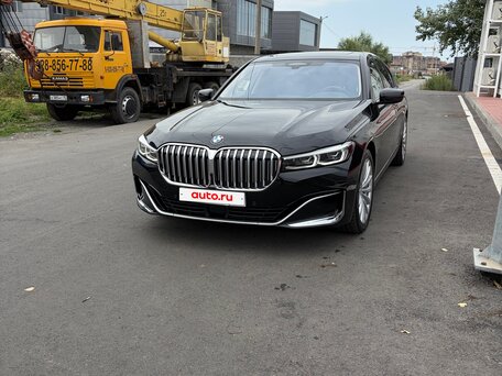 2021 BMW 7 серии 740d xDrive VI (G11/G12) Рестайлинг, чёрный, 7000000 рублей, вид 3