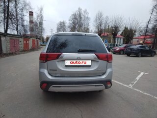 2019 Mitsubishi Outlander III Рестайлинг 3, серебристый, 2600000 рублей, вид 3