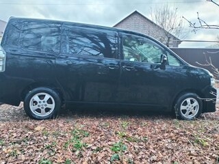2013 Toyota Voxy II (R70) Рестайлинг, чёрный, 1690000 рублей, вид 2