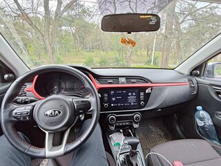 2020 Kia Rio IV Рестайлинг, серый, 1800000 рублей, вид 5