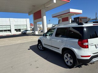 2016 Skoda Yeti I Рестайлинг, белый, 1400000 рублей, вид 4