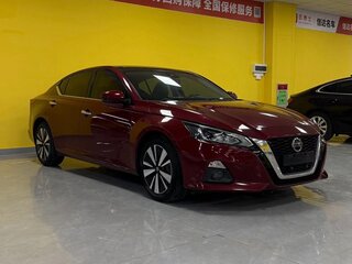 2022 Nissan Altima VI (L34), красный, 1620000 рублей, вид 3
