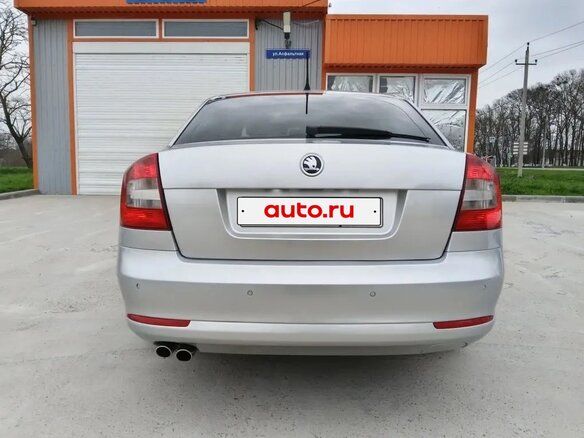 2013 Skoda Octavia II (A5) Рестайлинг, серебристый, 800000 рублей - вид 5