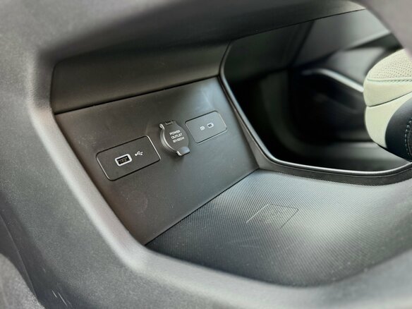 2026 Geely Monjaro I Рестайлинг, белый - вид 19
