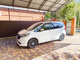 2019 Honda Freed II Рестайлинг, белый, 1470000 рублей, вид 4