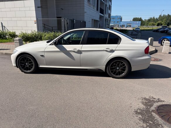 2010 BMW 3 серии 318i V (E90/E91/E92/E93) Рестайлинг, белый, 650000 рублей - вид 4