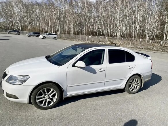 2012 Skoda Octavia II (A5) Рестайлинг, белый, 650000 рублей - вид 3