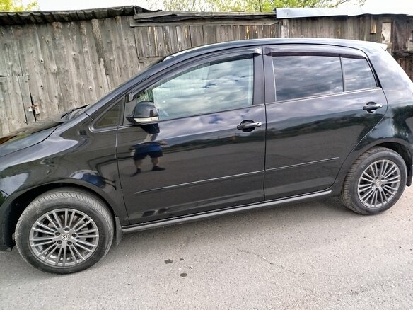 2011 Volkswagen Golf Plus II, чёрный, 800000 рублей - вид 1