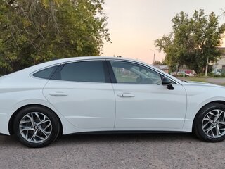 2022 Hyundai Sonata VIII (DN8), белый, 2630000 рублей, вид 4