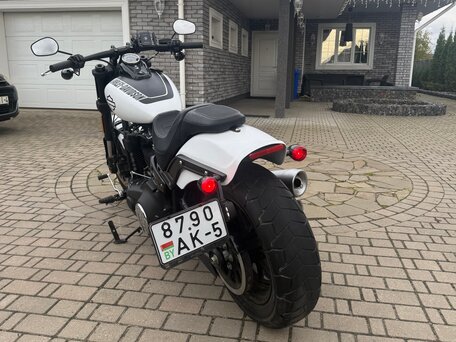 2019 Harley-Davidson Fat Bob, белый, 1480000 рублей, вид 4