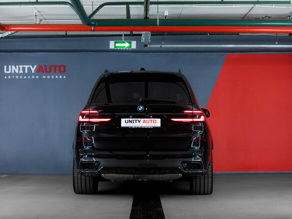 2026 BMW X7 40i I (G07) Рестайлинг, чёрный - вид 3
